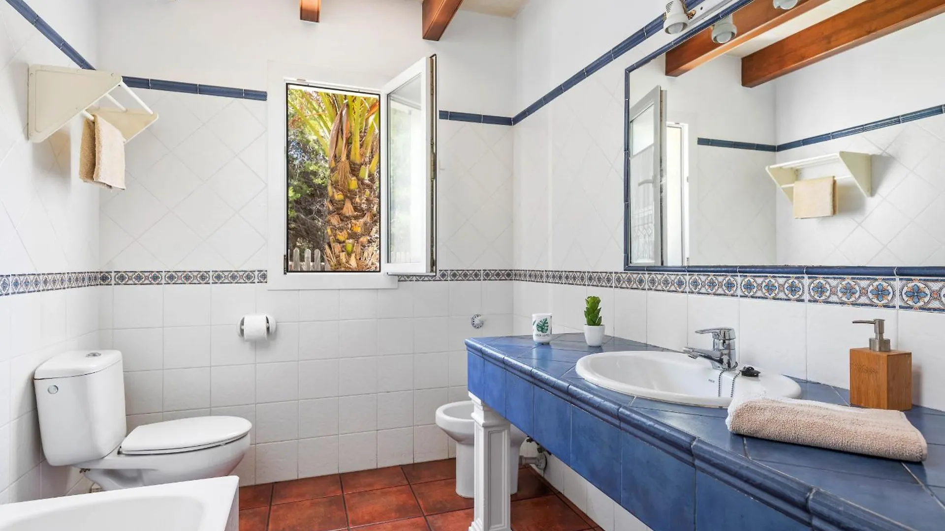 Villa Adrian, 3 Bedroom Villa, Calan Bosch 卡兰博希