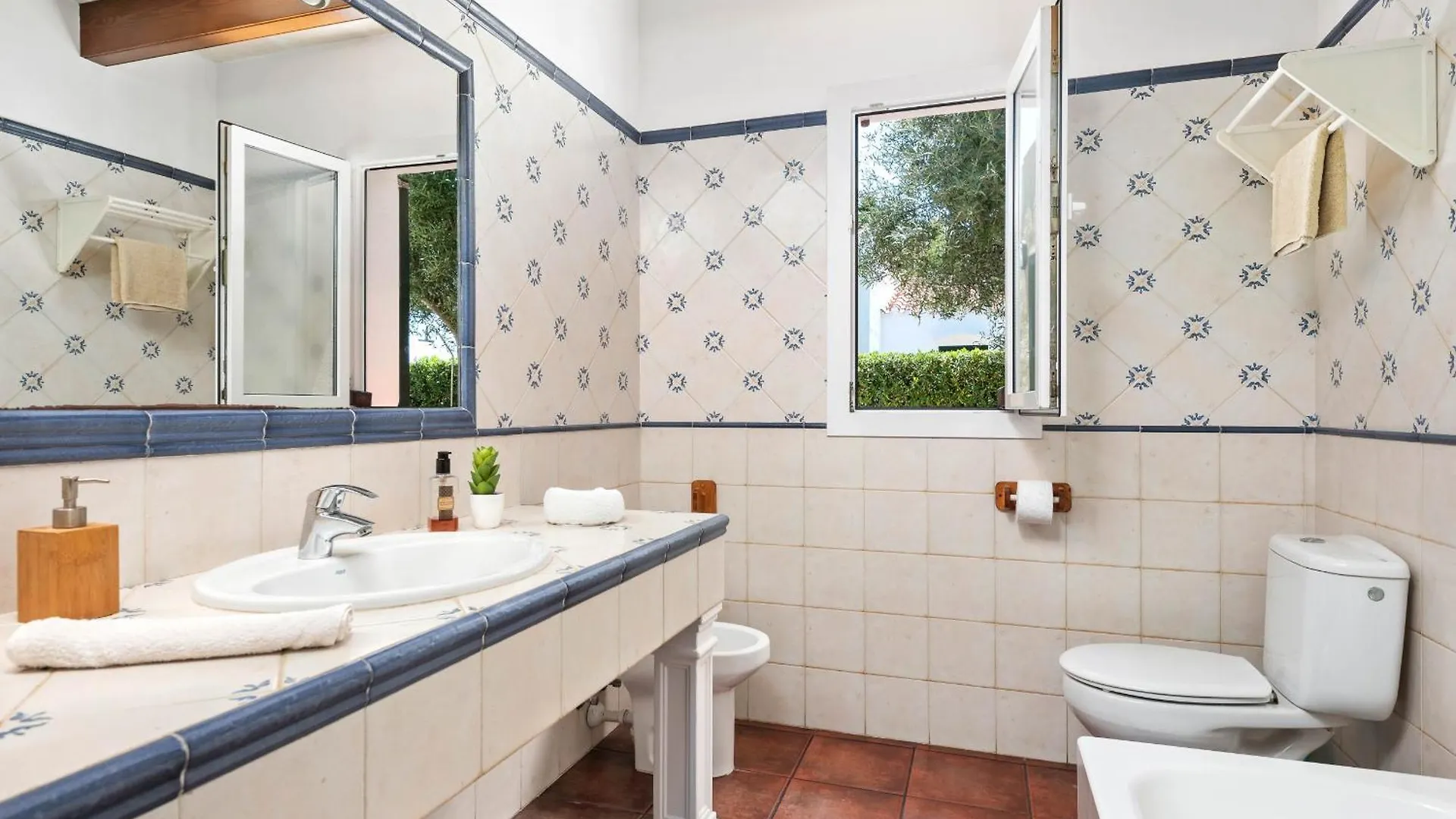 Villa Adrian, 3 Bedroom Villa, Calan Bosch 卡兰博希